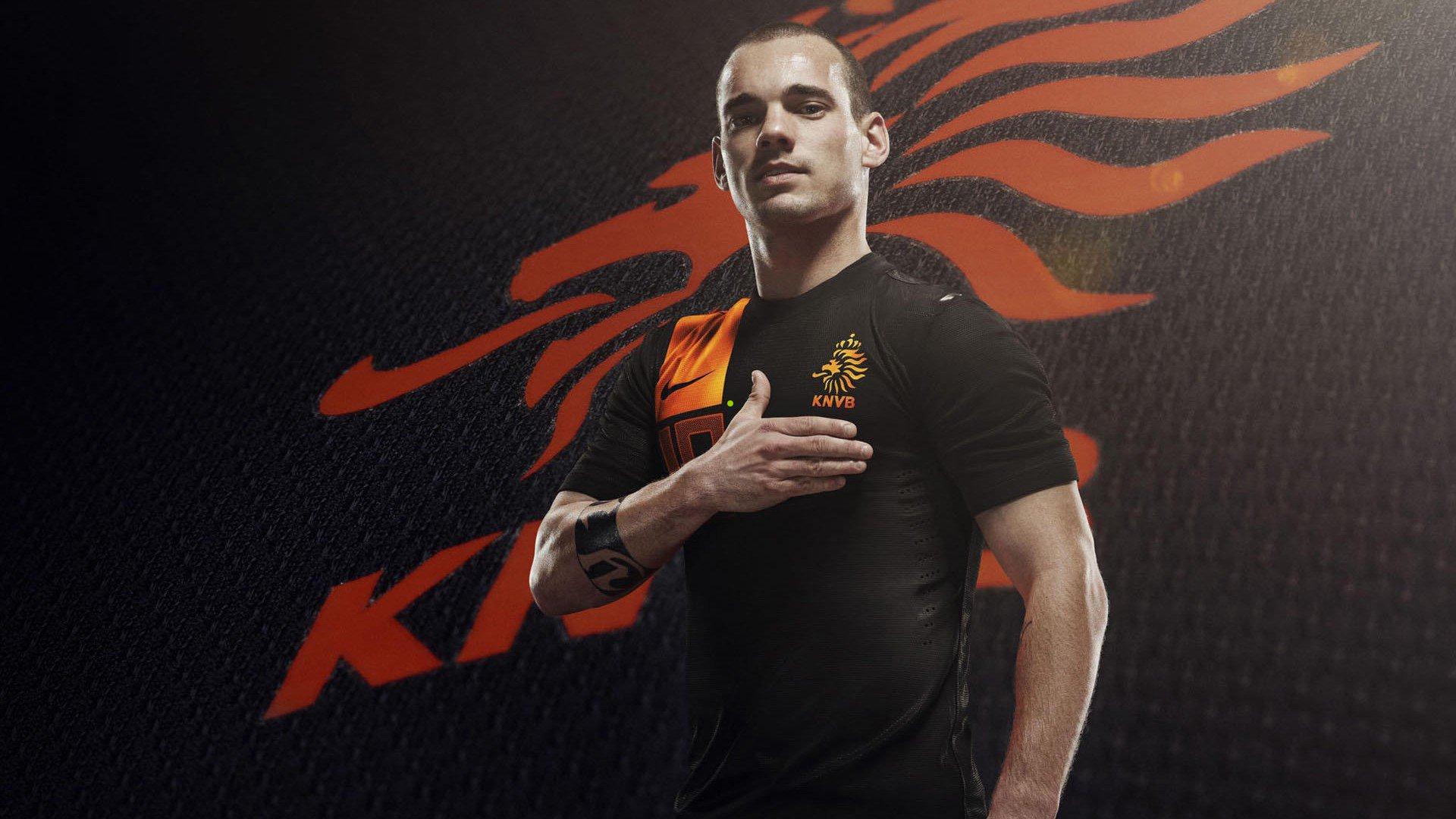 国足沙迦集训画面引热议 归化球员训练间隙举动折射融合新课题