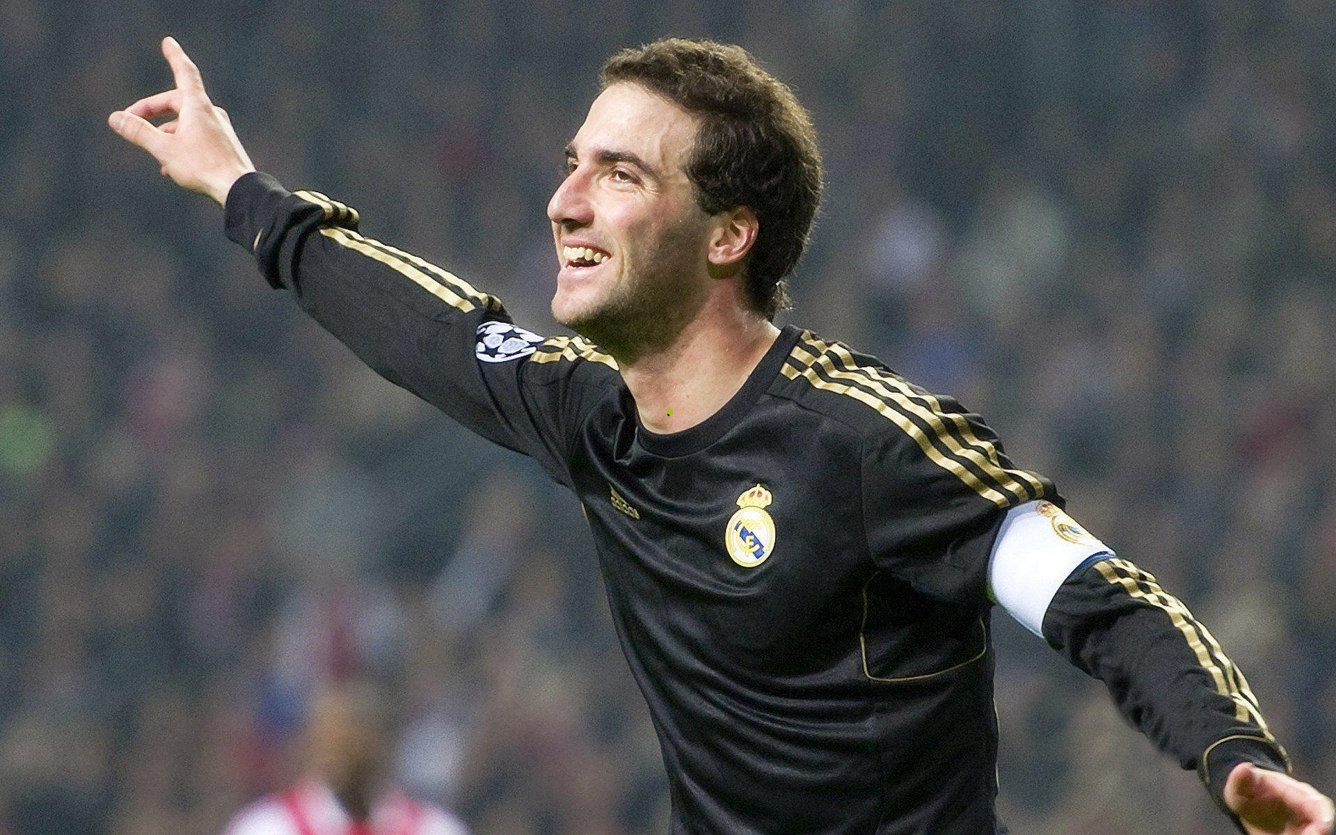 从国脚到业余联赛冠军,传奇边卫的绿茵人生新篇章