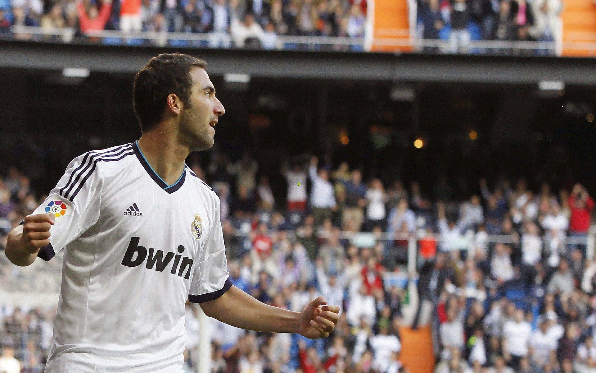 王者归来!詹姆斯近两战场均24+11+7,高效命中率引领湖人复苏